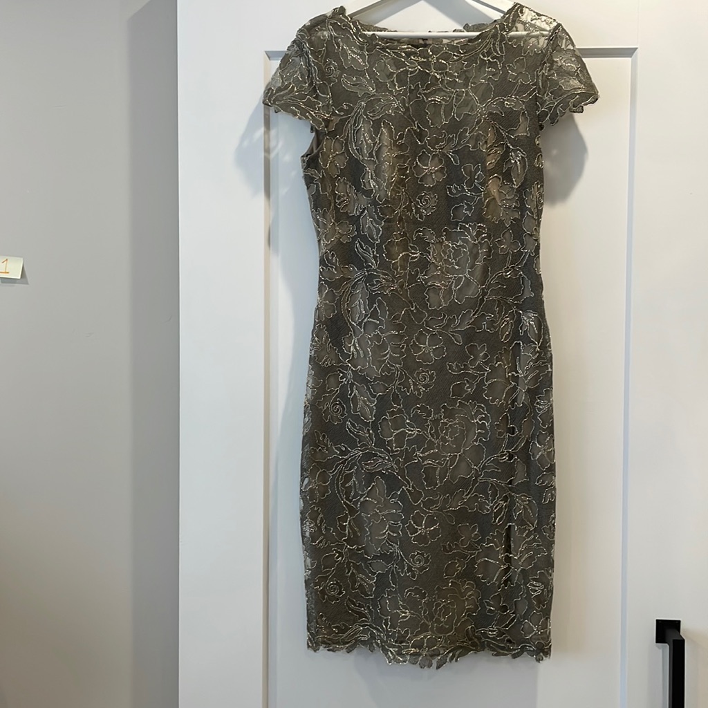 40” Long From Neck Line 18” Or 19” Breast 16 1/2 “ Waistline It’s Bit Stretchy